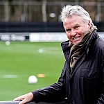 Гус Хиддинк предложил ФИФА провести турнир ради мира между Россией и Украиной