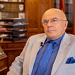 Суд отстранил ректора Запесоцкого и арестовал имущество вуза