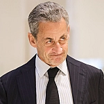 Николя Саркози прибыл в парижскую тюрьму Ла Санте для отбытия пятилетнего срока