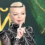 Лариса Долина оказалась в эпицентре «культуры отмены» после скандала с квартирой в Хамовниках