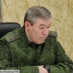 Герасимов проверил операции группировки «Центр» и наградил военных за взятие Красноармейска