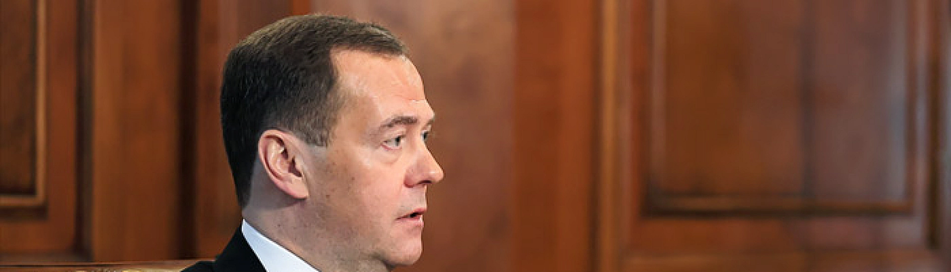 Медведев раскритиковал торговое соглашение между Трампом и ЕС как невыгодное для Европы