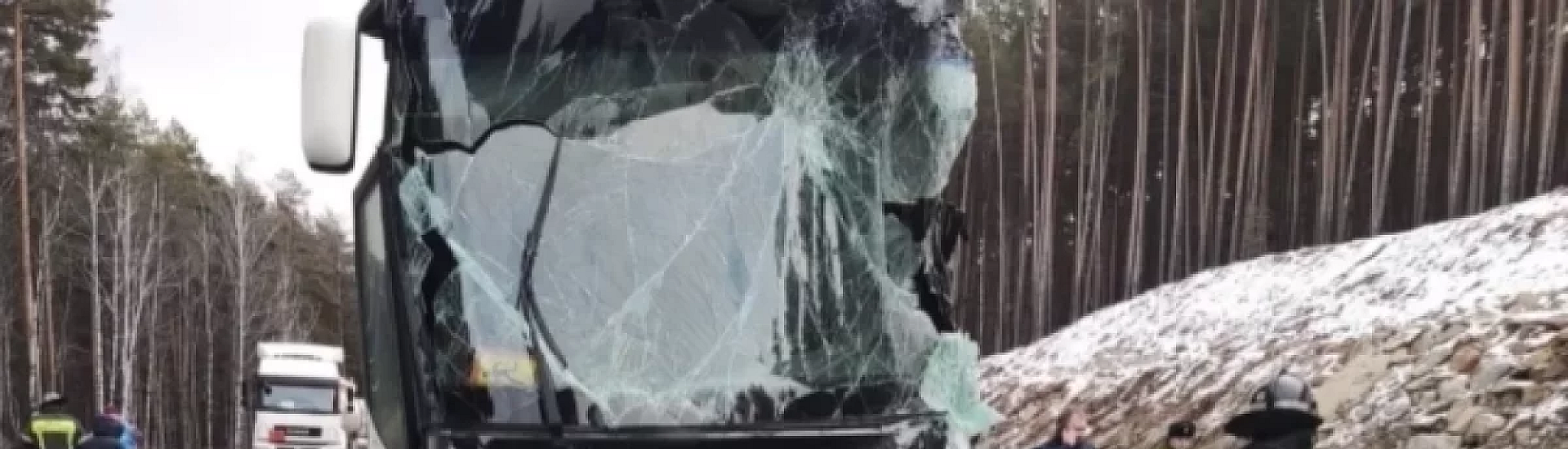 В Челябинской области автобус с детьми столкнулся с грузовиком: есть пострадавшие