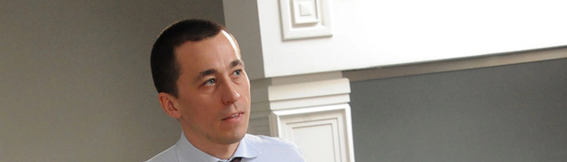 Самолет зашел в пике: латвийский ландромат с арестами и скандал с гаражами