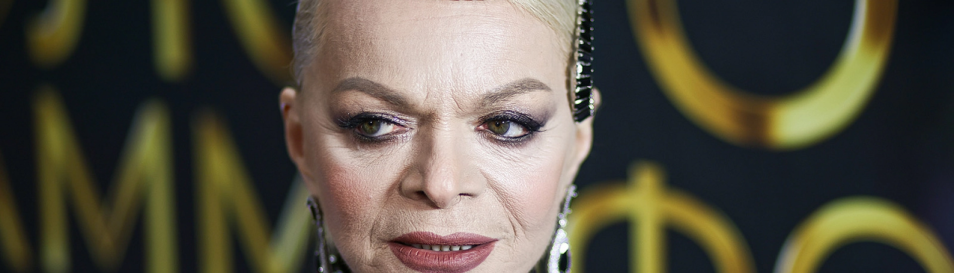 Для обманувших Ларису Долину мошенников запросили сроки от 6 до 9,5 лет