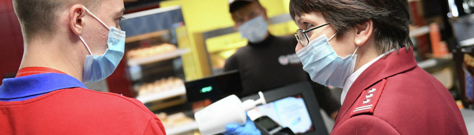 В Оренбурге продавщица заперла проверяющих Роспотребнадзора, пытаясь избежать проверки