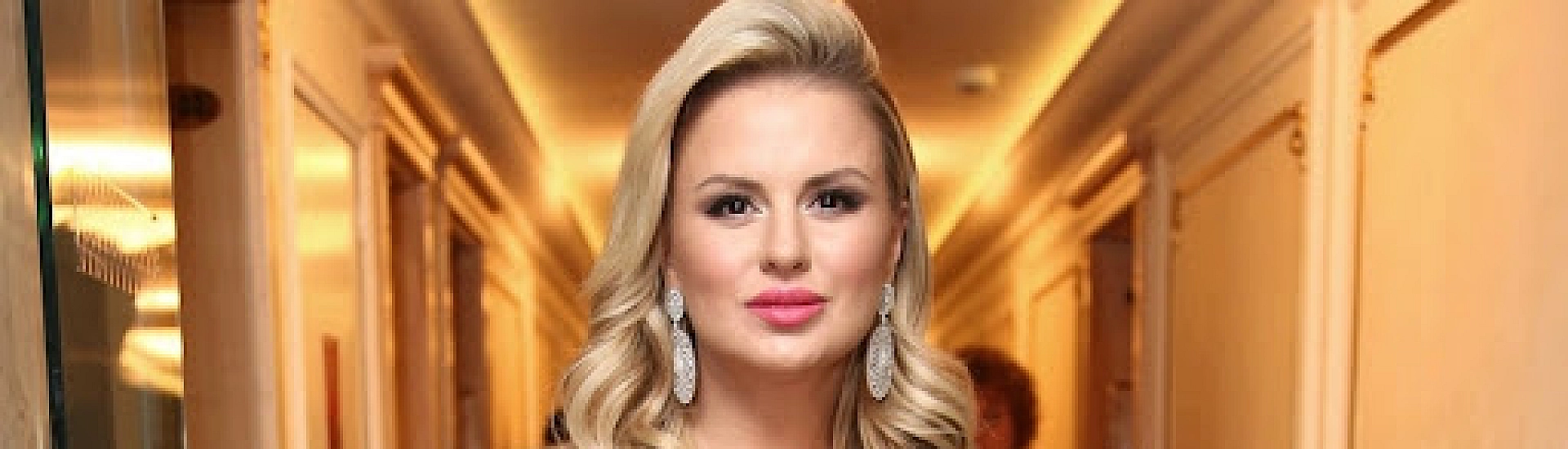 Анна Семенович рассказала, как пережила неудачную операцию по уменьшению груди