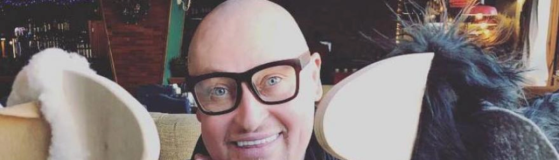 Шура провел новогоднюю ночь в компании бездомных