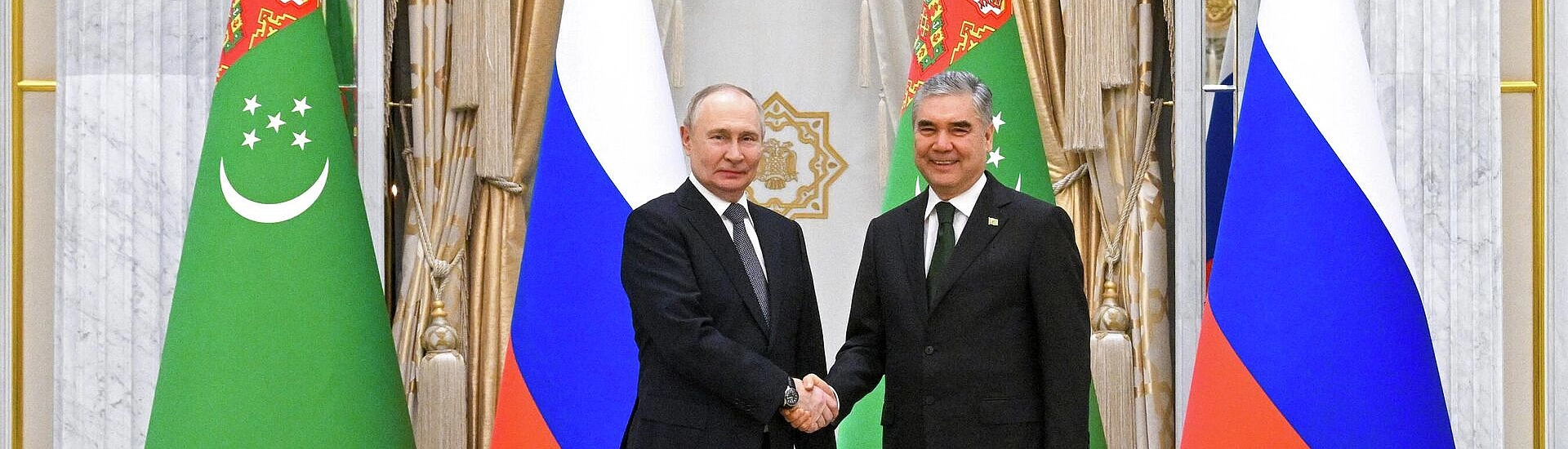 Путин и Мирзиеев пообщались перед началом международного форума в Ашхабаде