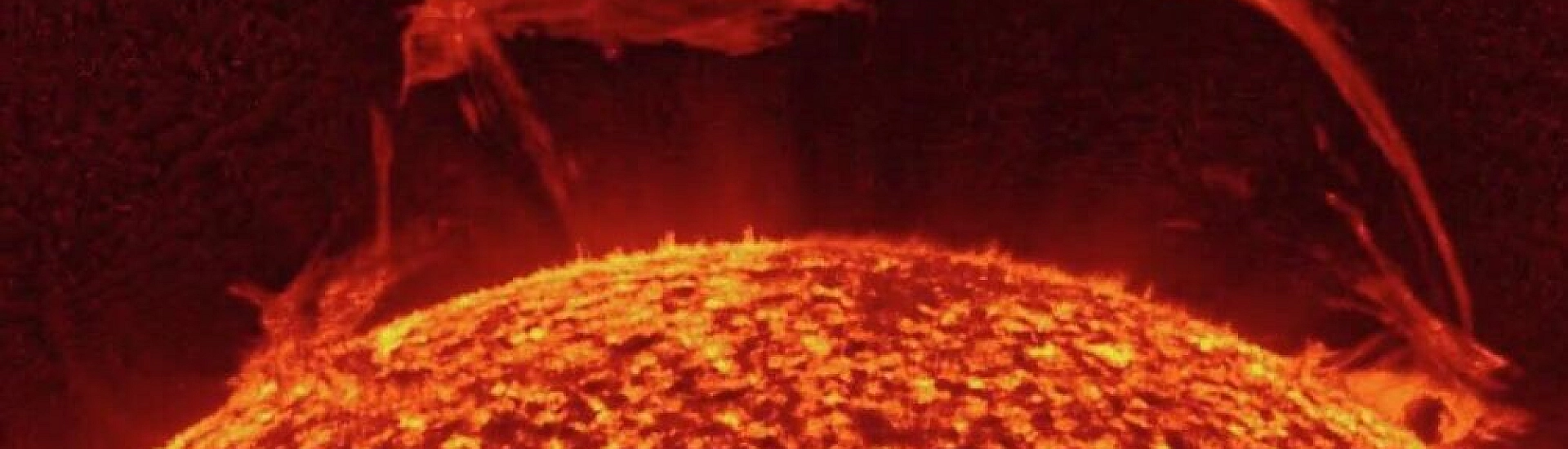 Крупный протуберанец за сутки отделился от Солнца