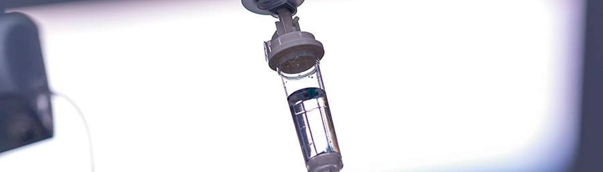 Мирный житель ранен при атаке FPV-дрона на грузовик в Белгородской области