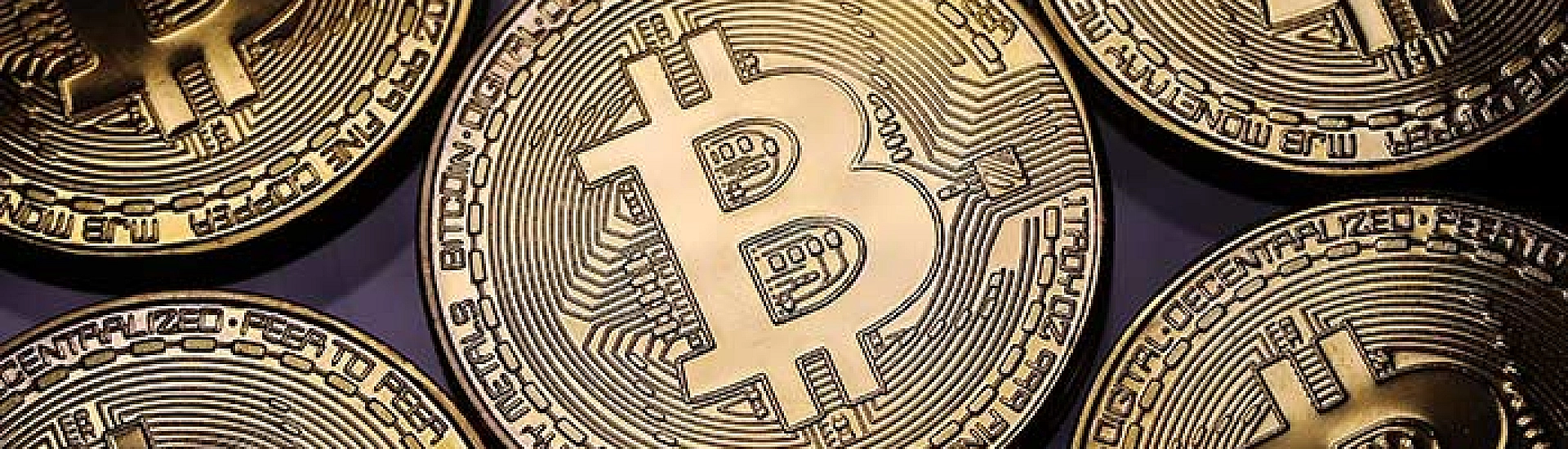 Биткойн впервые с осени 2024 года опустился ниже $70 тыс. на фоне оттока из рисковых активов