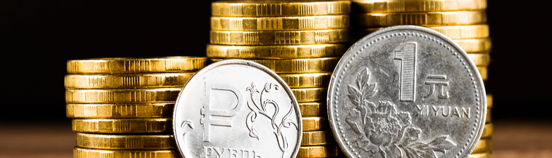 Юань укрепился к рублю на старте торгов на фоне снижения нефтяных котировок