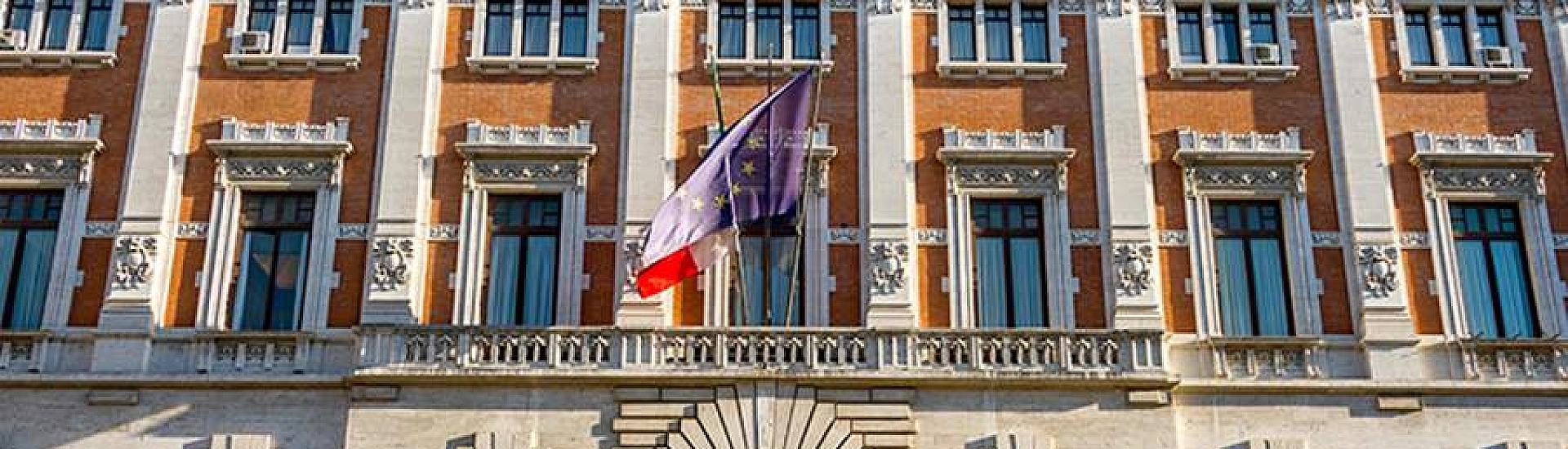 Итальянские депутаты предложили остановить финансовую поддержку Украины