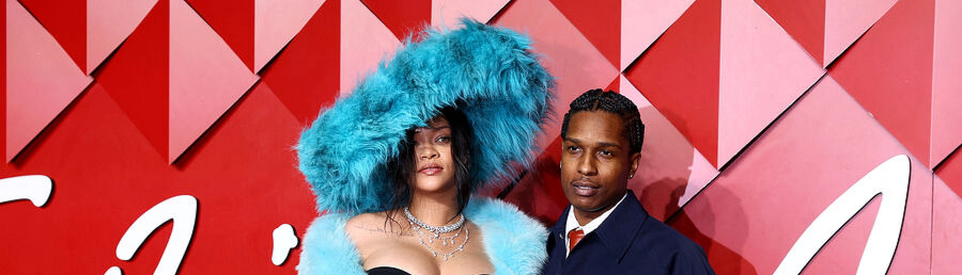 Рианну заметили с кольцом на безымянном пальце — фанаты заподозрили помолвку с A$AP Rocky