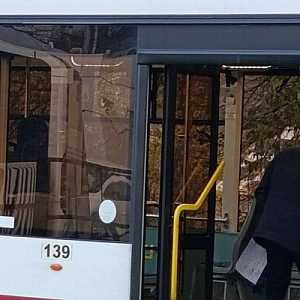 В ростовском трамвае мужчина с ножом ранил пассажира