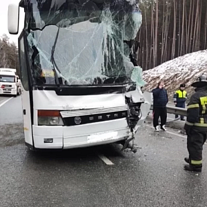 В Челябинской области автобус с детьми столкнулся с грузовиком: есть пострадавшие