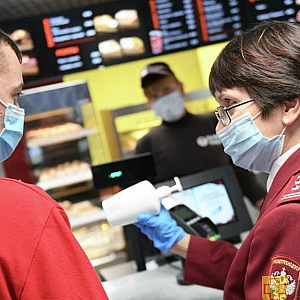 В Оренбурге продавщица заперла проверяющих Роспотребнадзора, пытаясь избежать проверки