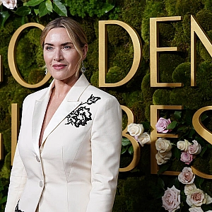 Кейт Уинслет вышла на красную дорожку с 21-летним сыном