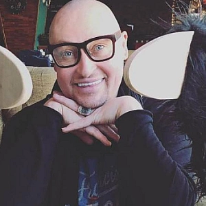 Шура провел новогоднюю ночь в компании бездомных