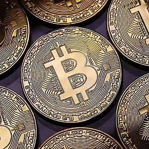 Биткойн впервые с осени 2024 года опустился ниже $70 тыс. на фоне оттока из рисковых активов