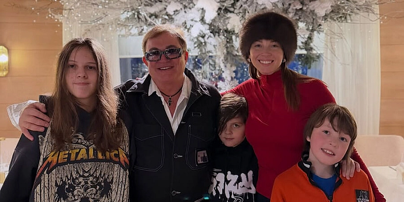 Бывшие супруги Дибровы вместе отметили 16-летие старшего сына